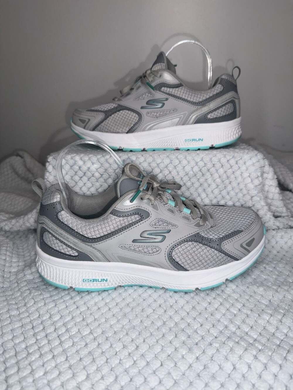Skechers Go Run Consistent Size 8.5 Gray Turquoise Running Shoes